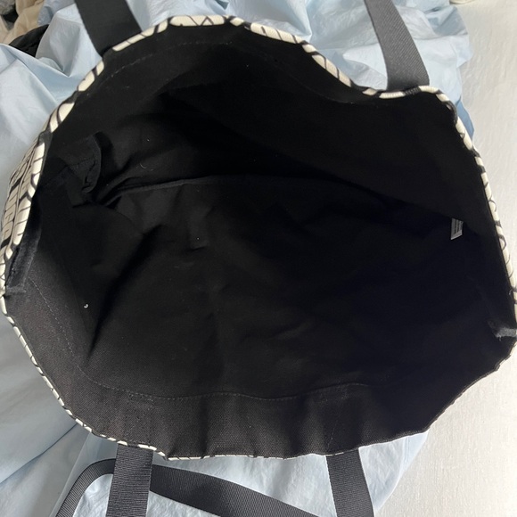 UGG | Classic Tote Bag - Picture 5 of 6